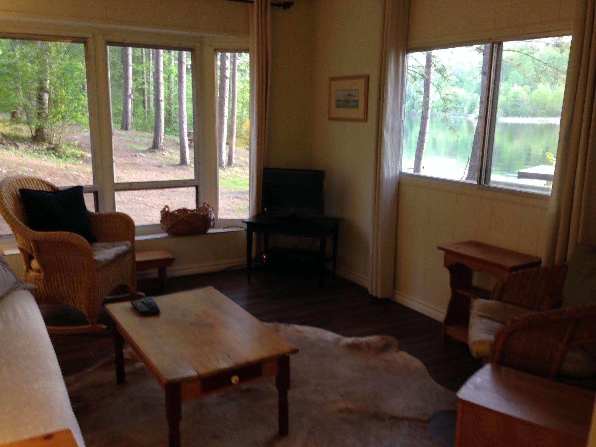 Algonquin'S Edge Resort Madawaska Zewnętrze zdjęcie