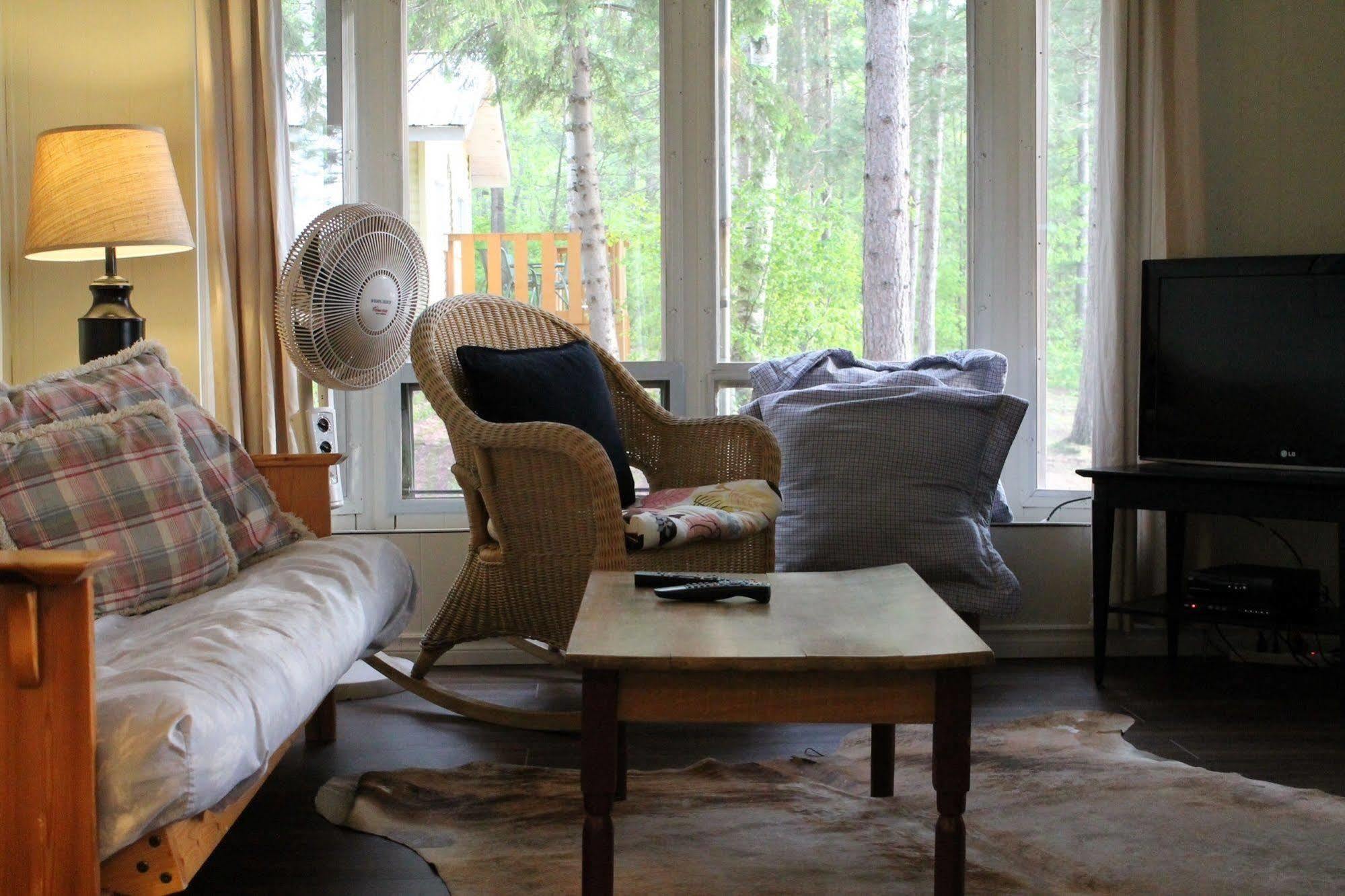 Algonquin'S Edge Resort Madawaska Zewnętrze zdjęcie