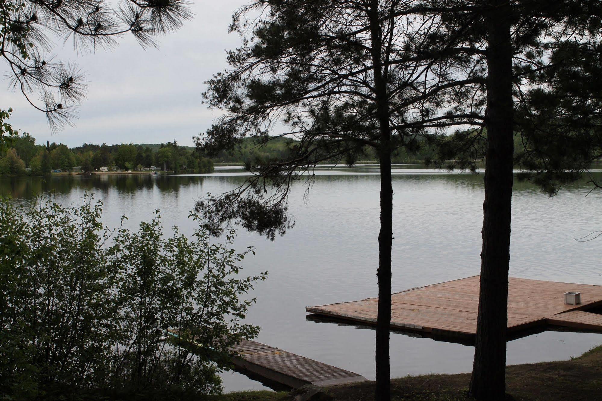 Algonquin'S Edge Resort Madawaska Zewnętrze zdjęcie